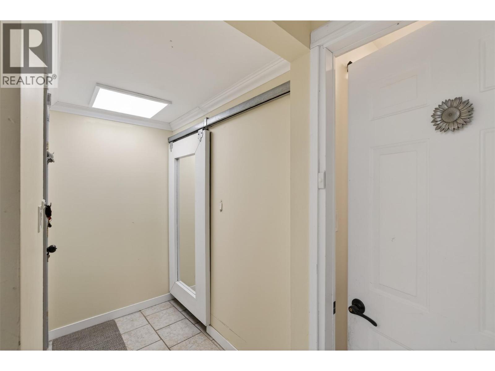 2952 Clapperton Avenue - 36