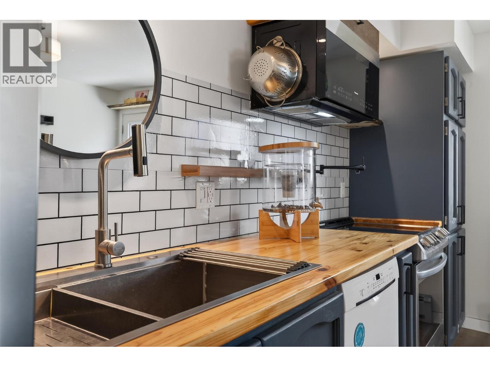 2952 Clapperton Avenue - 38