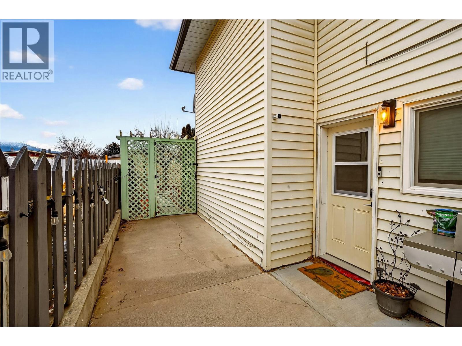 2952 Clapperton Avenue - 53