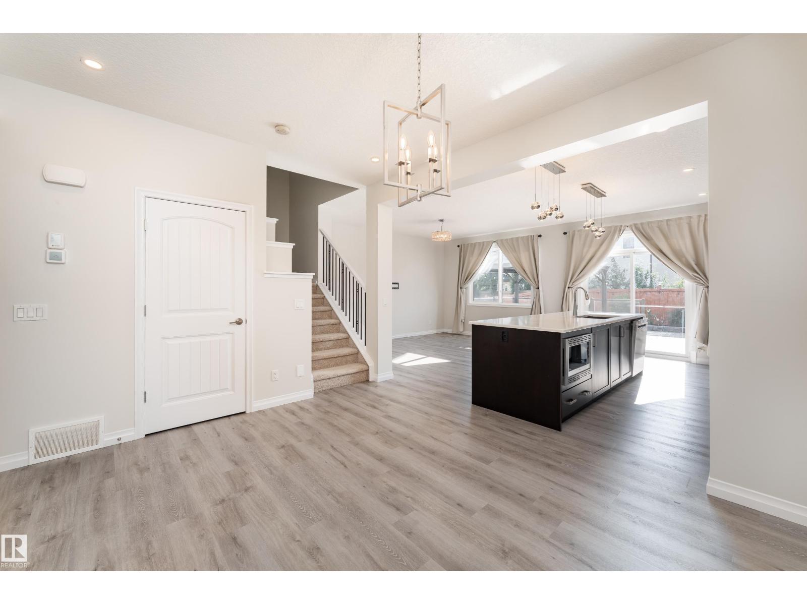 17132 64 ST NW - 15