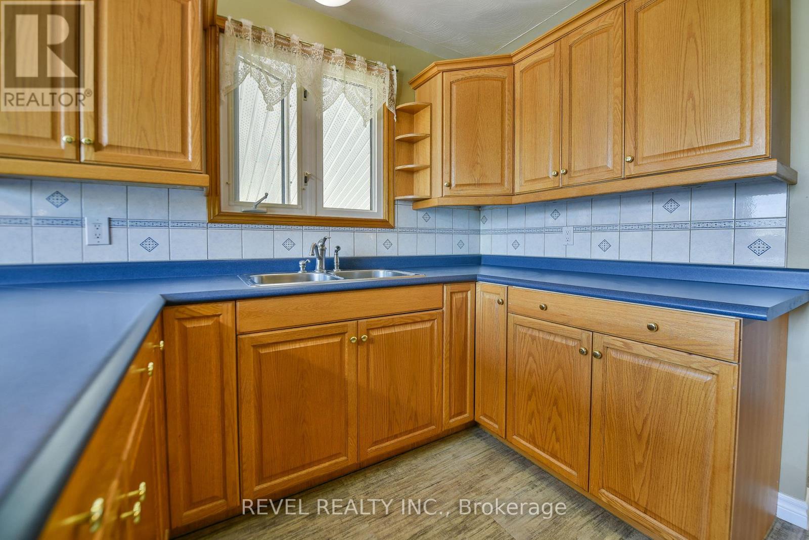 344 SPRUCE STREET N - 14