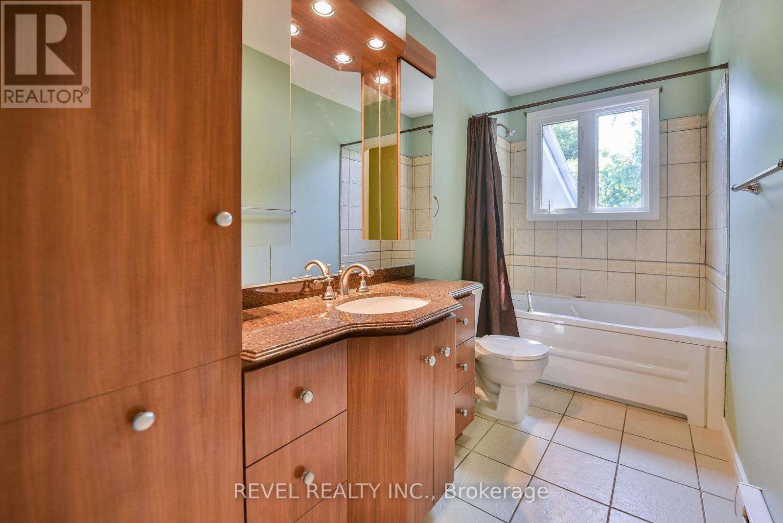 344 SPRUCE STREET N - 20