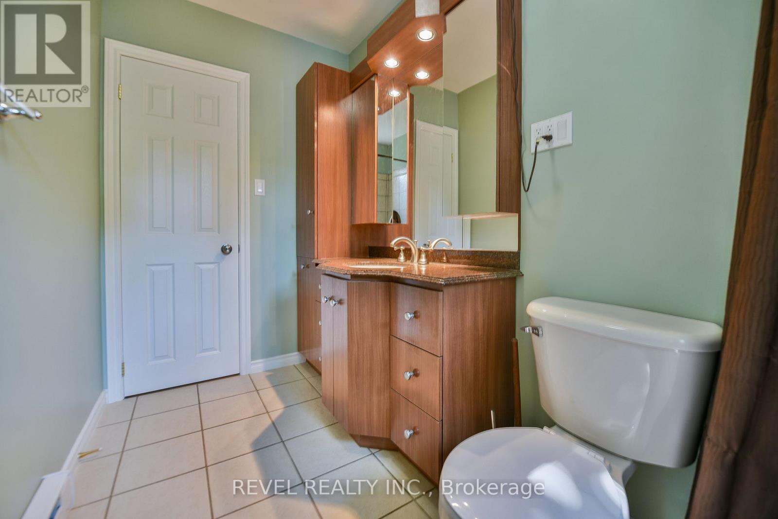 344 SPRUCE STREET N - 21