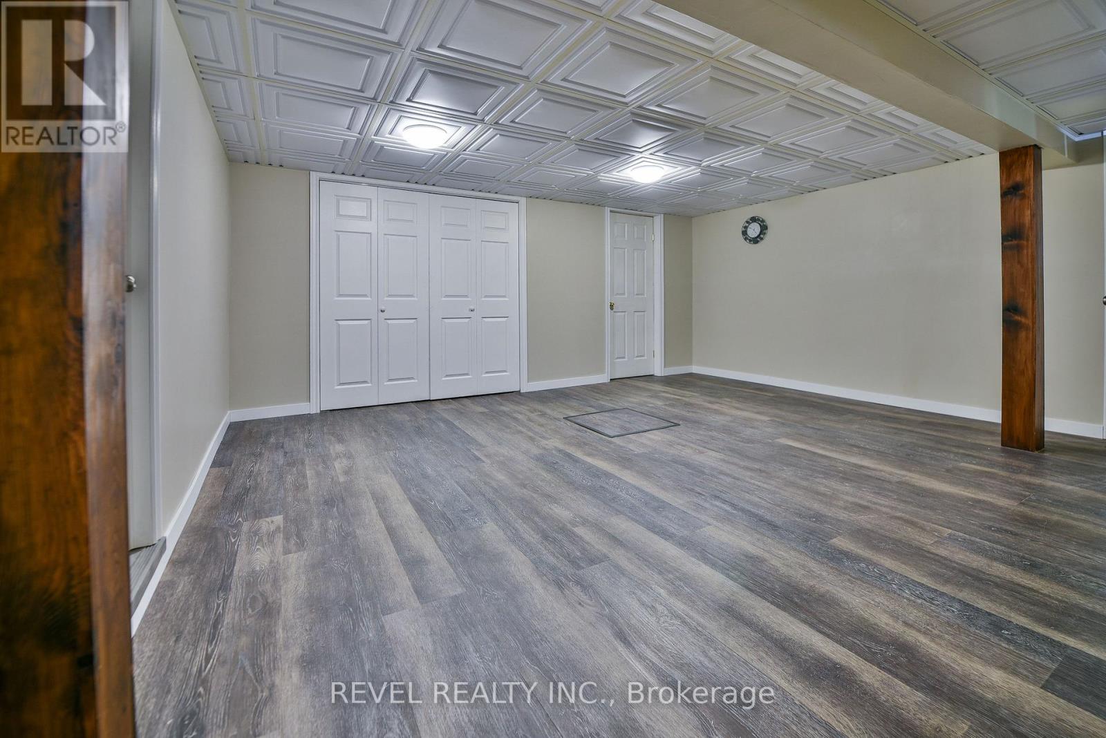344 SPRUCE STREET N - 24