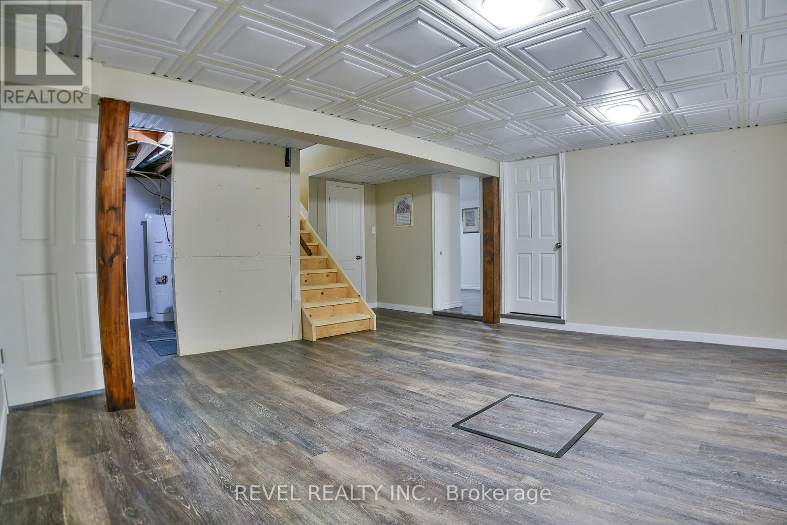 344 SPRUCE STREET N - 25