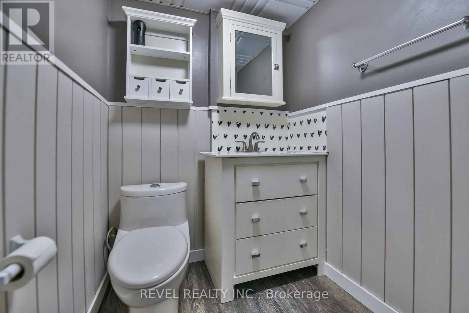344 SPRUCE STREET N - 27