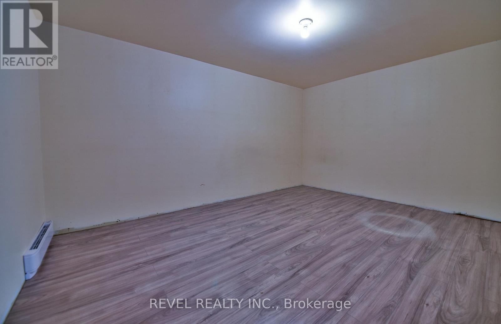 344 SPRUCE STREET N - 32