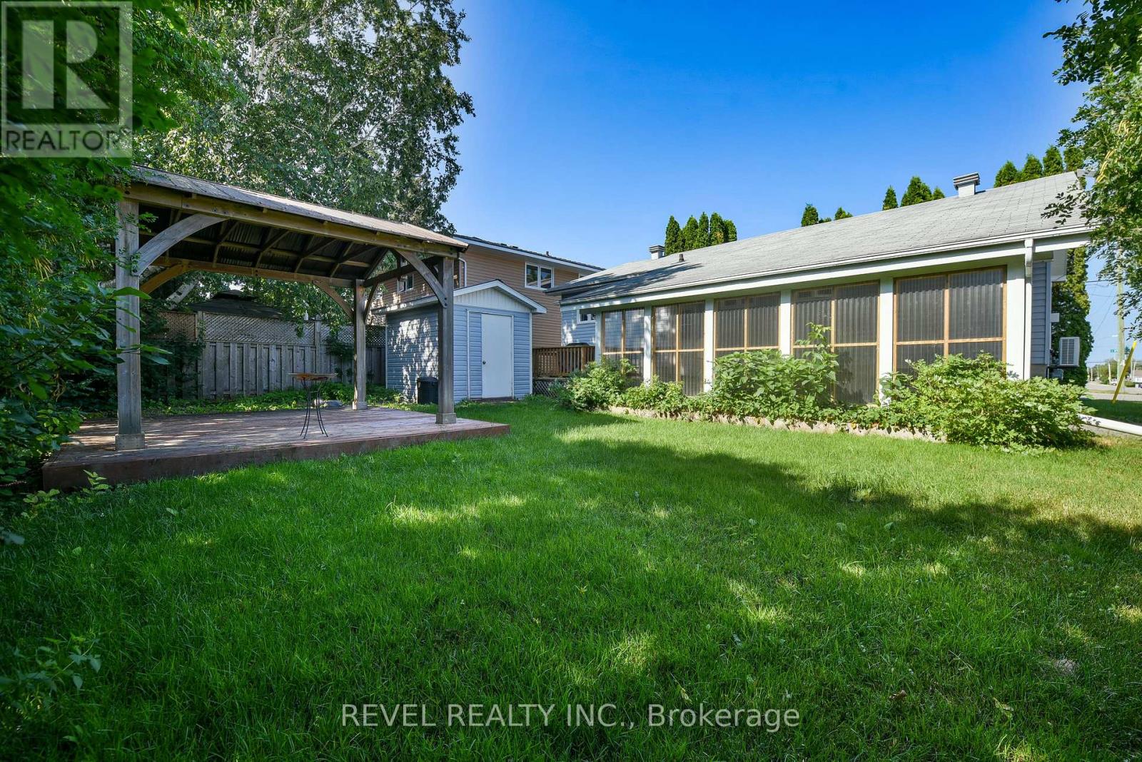 344 SPRUCE STREET N - 4