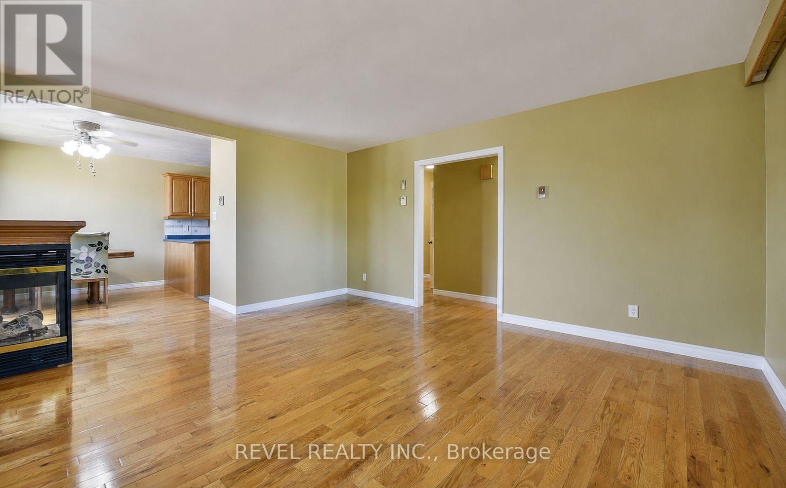 344 SPRUCE STREET N - 9