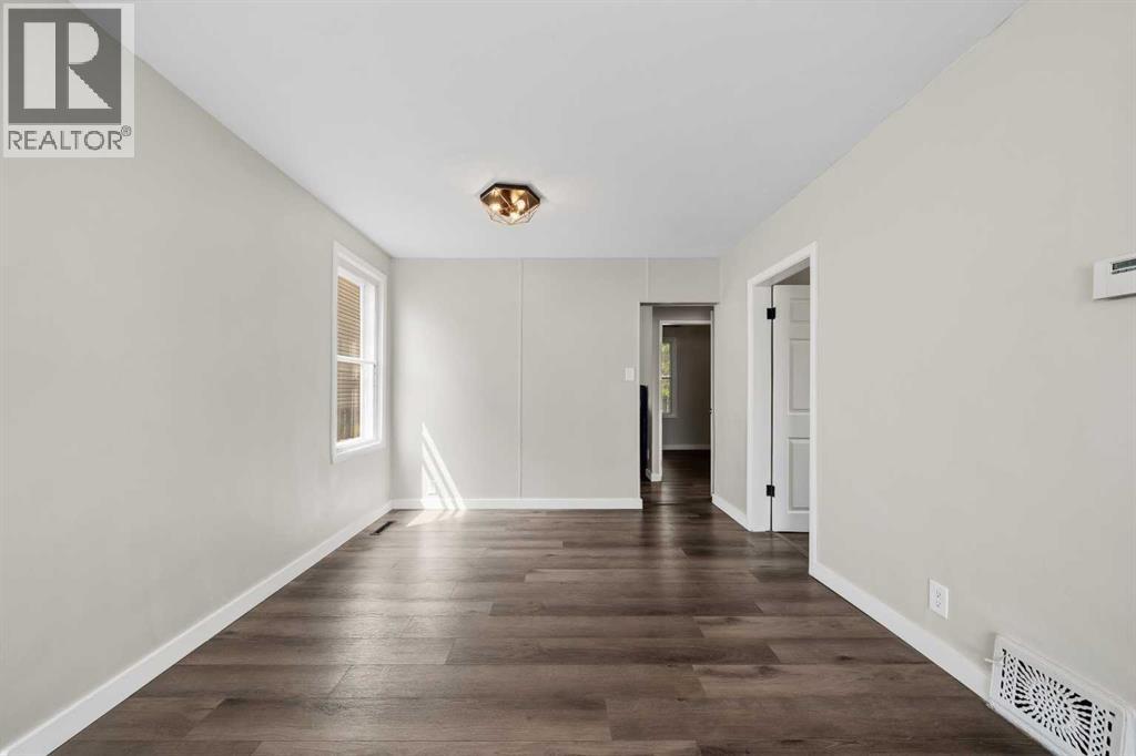 3807 1 Street NE - 11