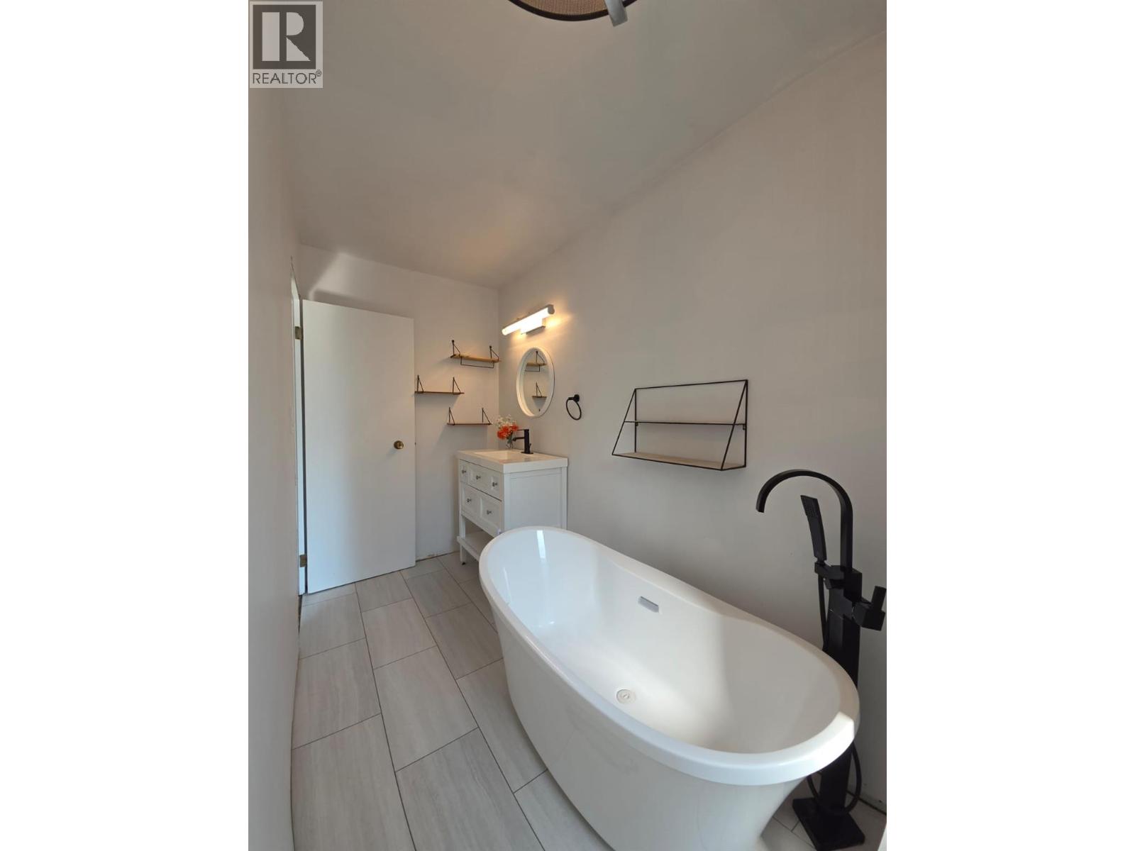 4720 Centurion Crescent NE - Image 27