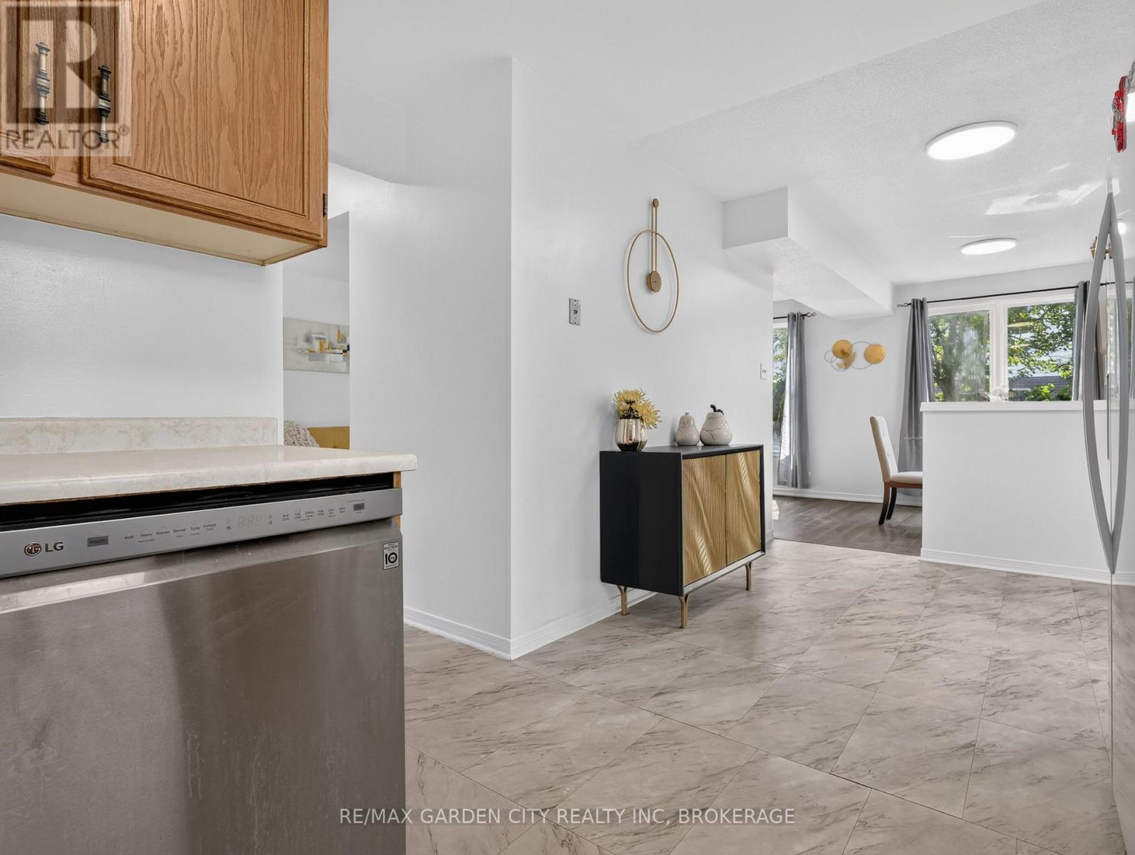 39 BUCHANAN CRESCENT - 19