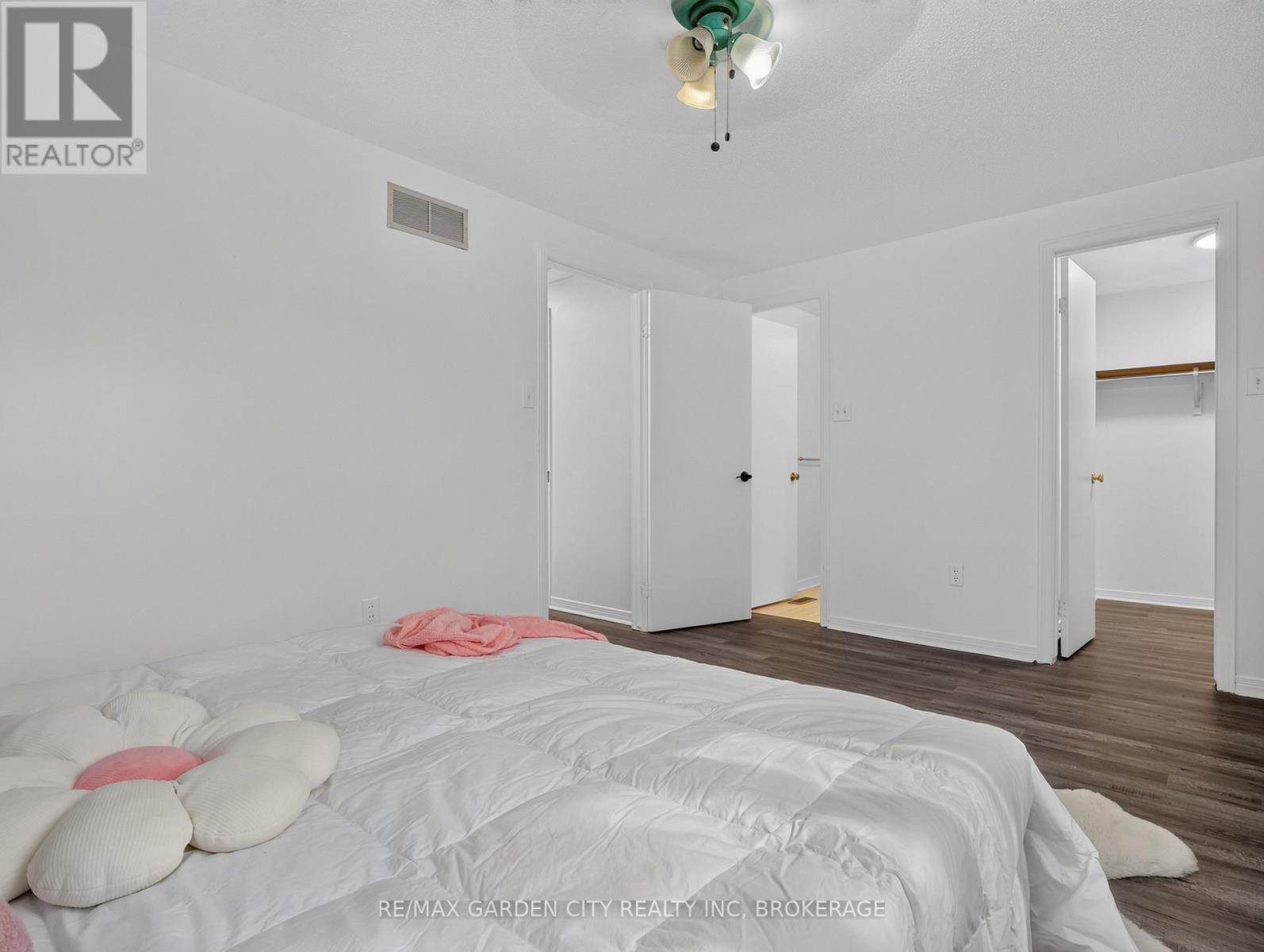 39 BUCHANAN CRESCENT - 24