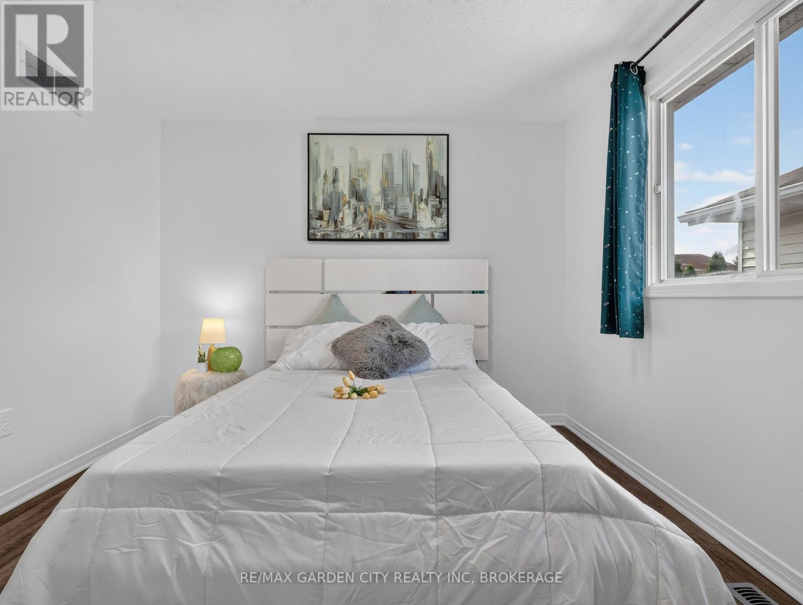 39 BUCHANAN CRESCENT - 29