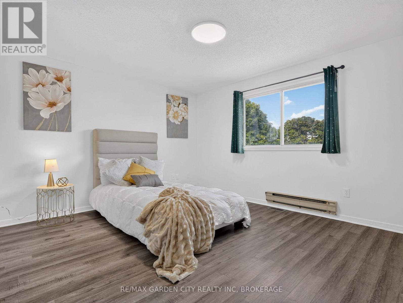 39 BUCHANAN CRESCENT - 33