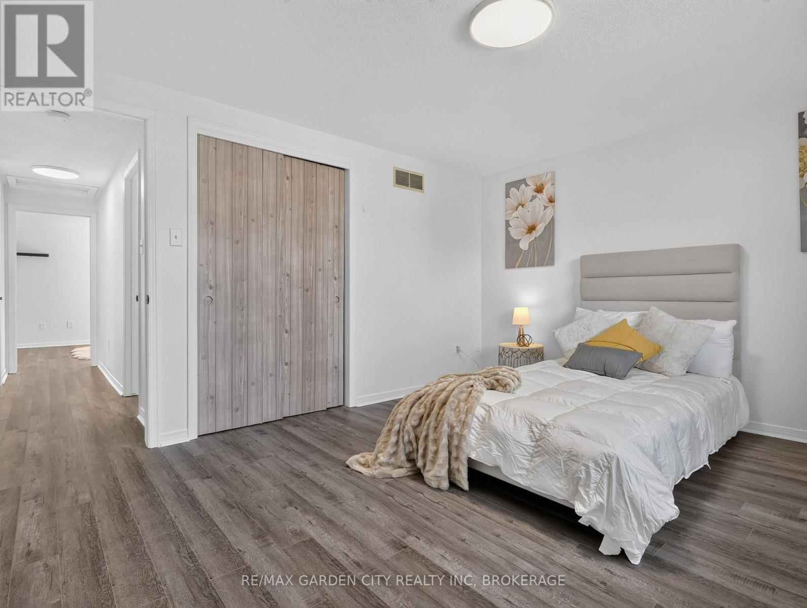 39 BUCHANAN CRESCENT - 35