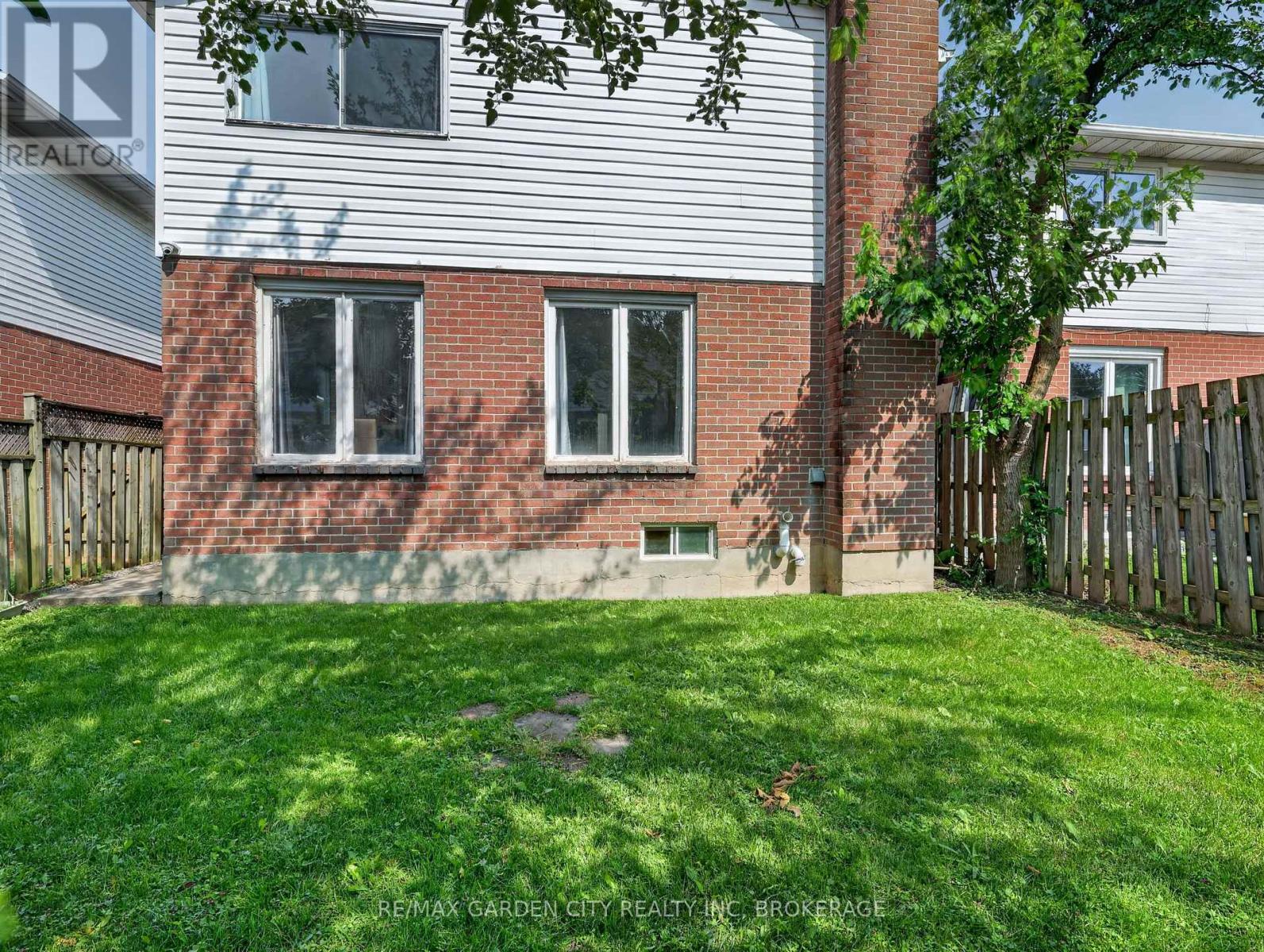 39 BUCHANAN CRESCENT - 45