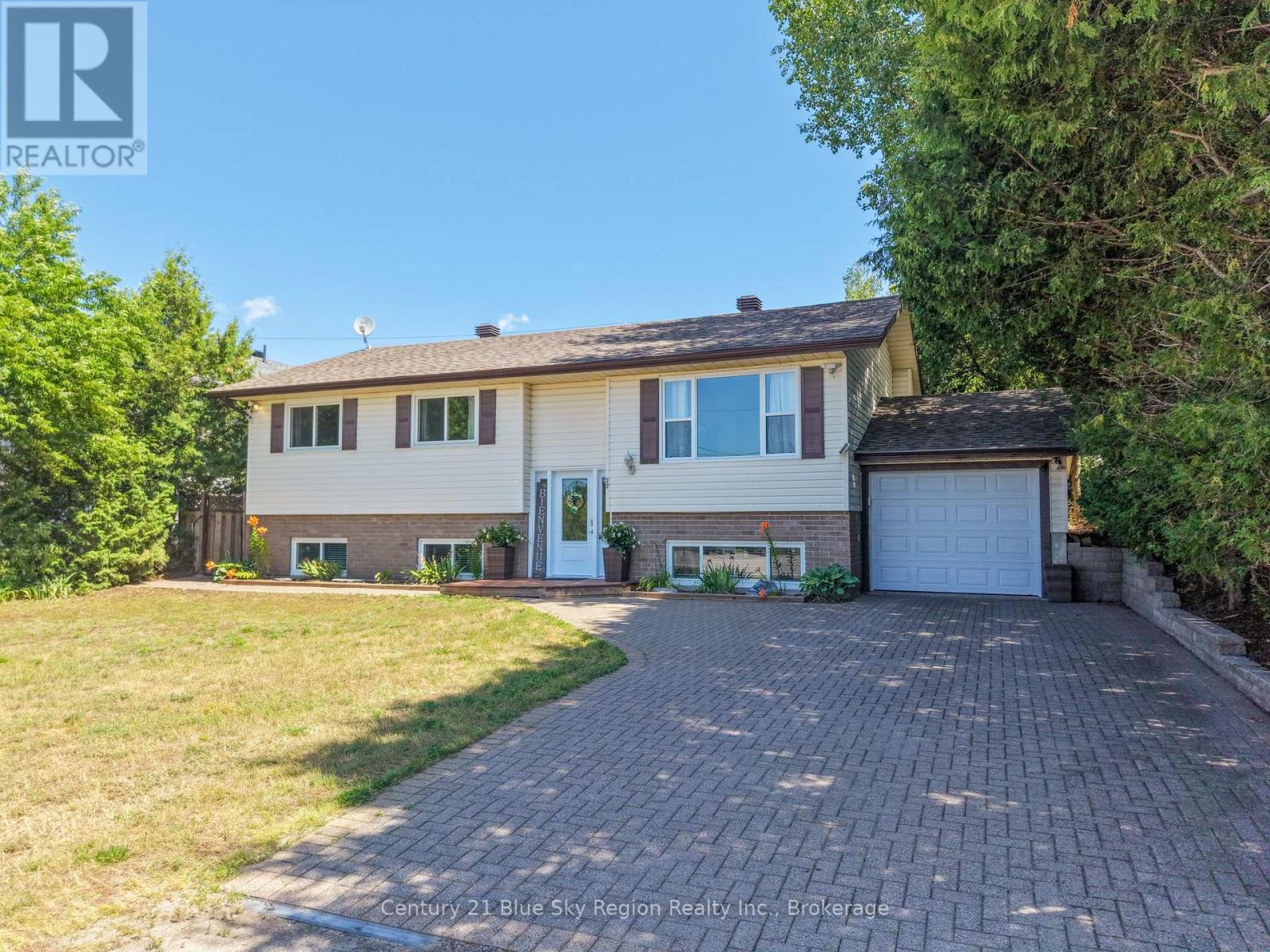 22 TAMERACK AVENUE - 1