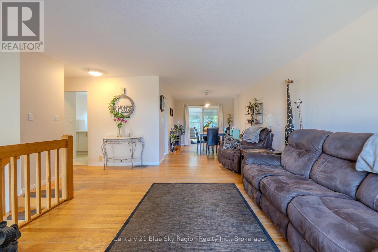 22 TAMERACK AVENUE - 10