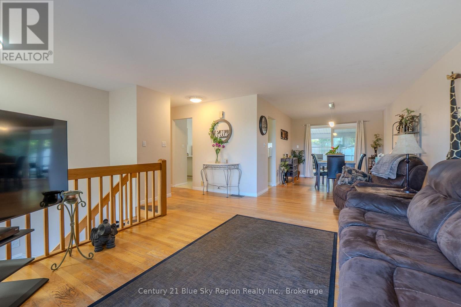 22 TAMERACK AVENUE - 11