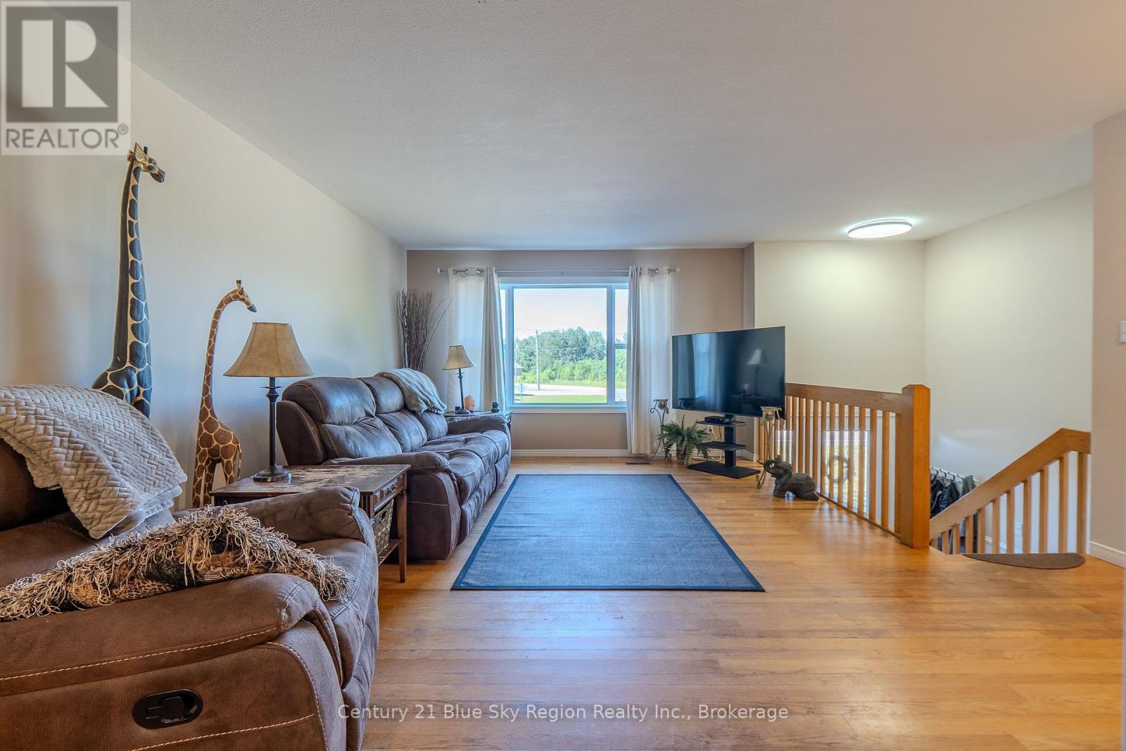 22 TAMERACK AVENUE - 12