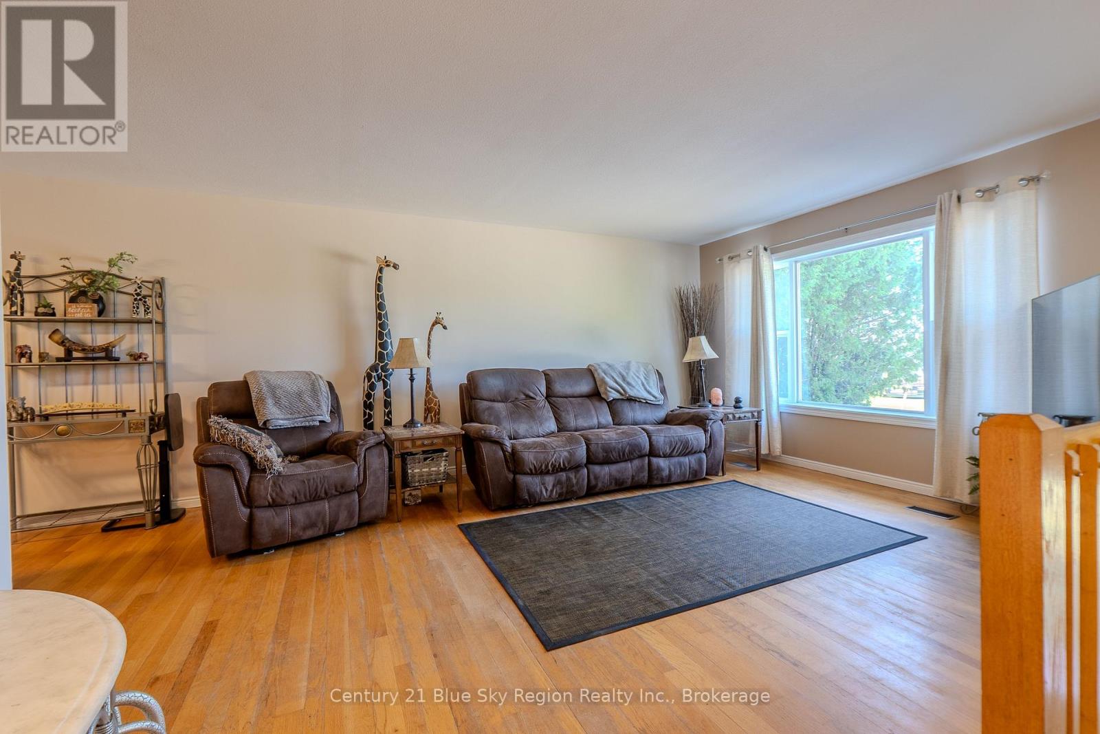 22 TAMERACK AVENUE - 13