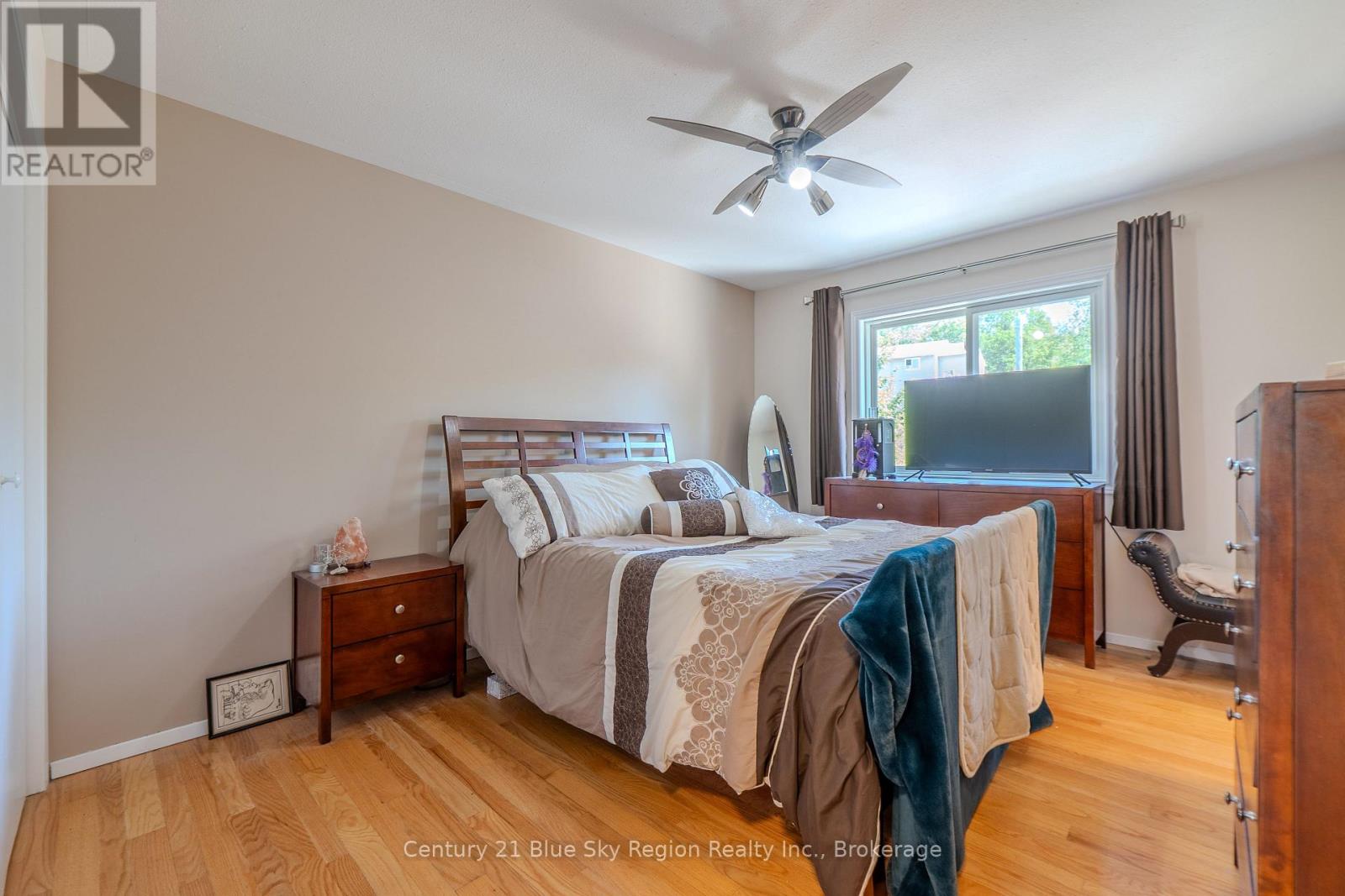 22 TAMERACK AVENUE - 14