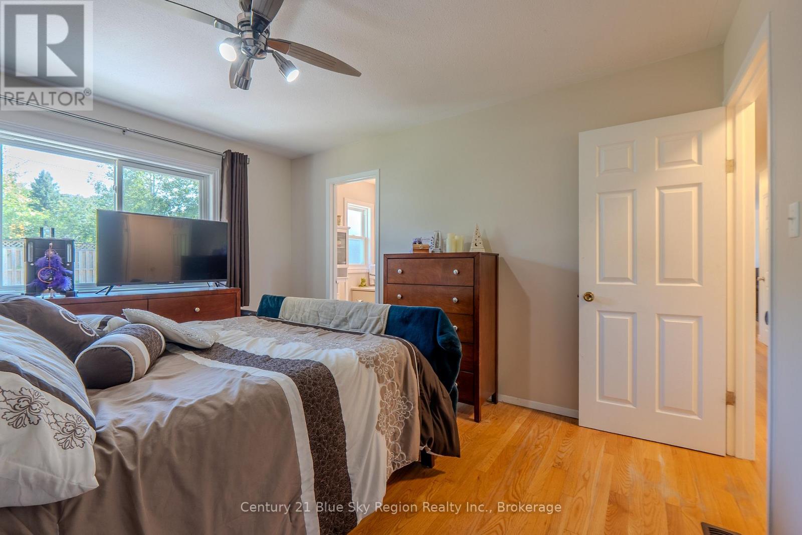 22 TAMERACK AVENUE - 15