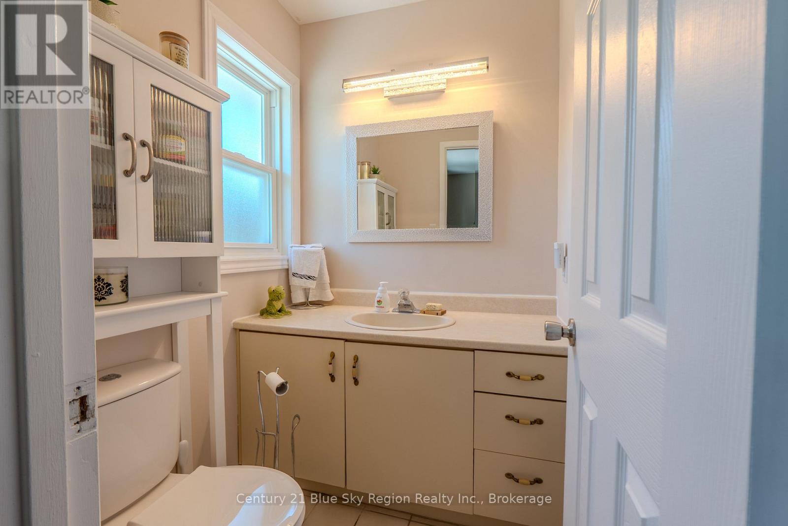 22 TAMERACK AVENUE - 16
