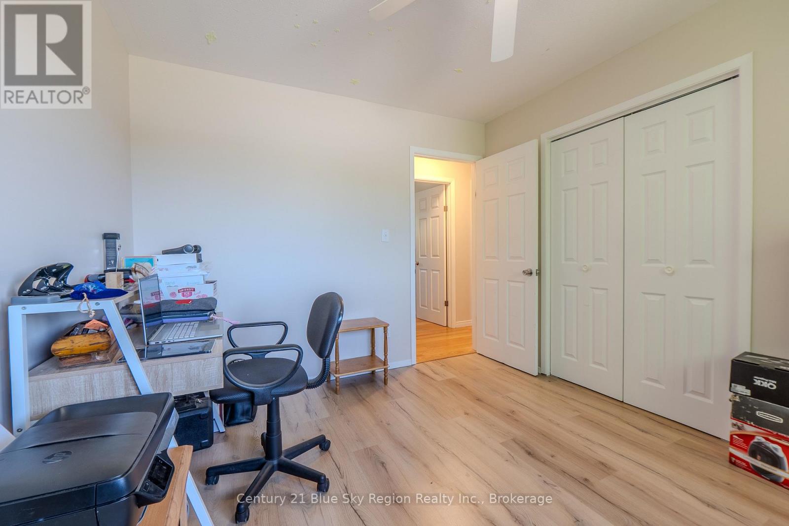 22 TAMERACK AVENUE - 18