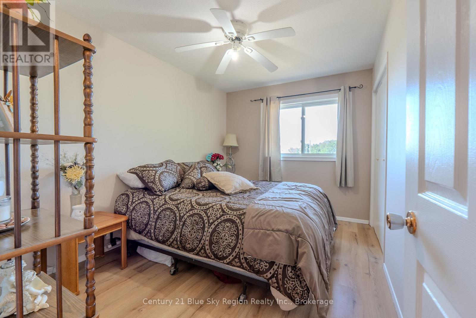 22 TAMERACK AVENUE - 19