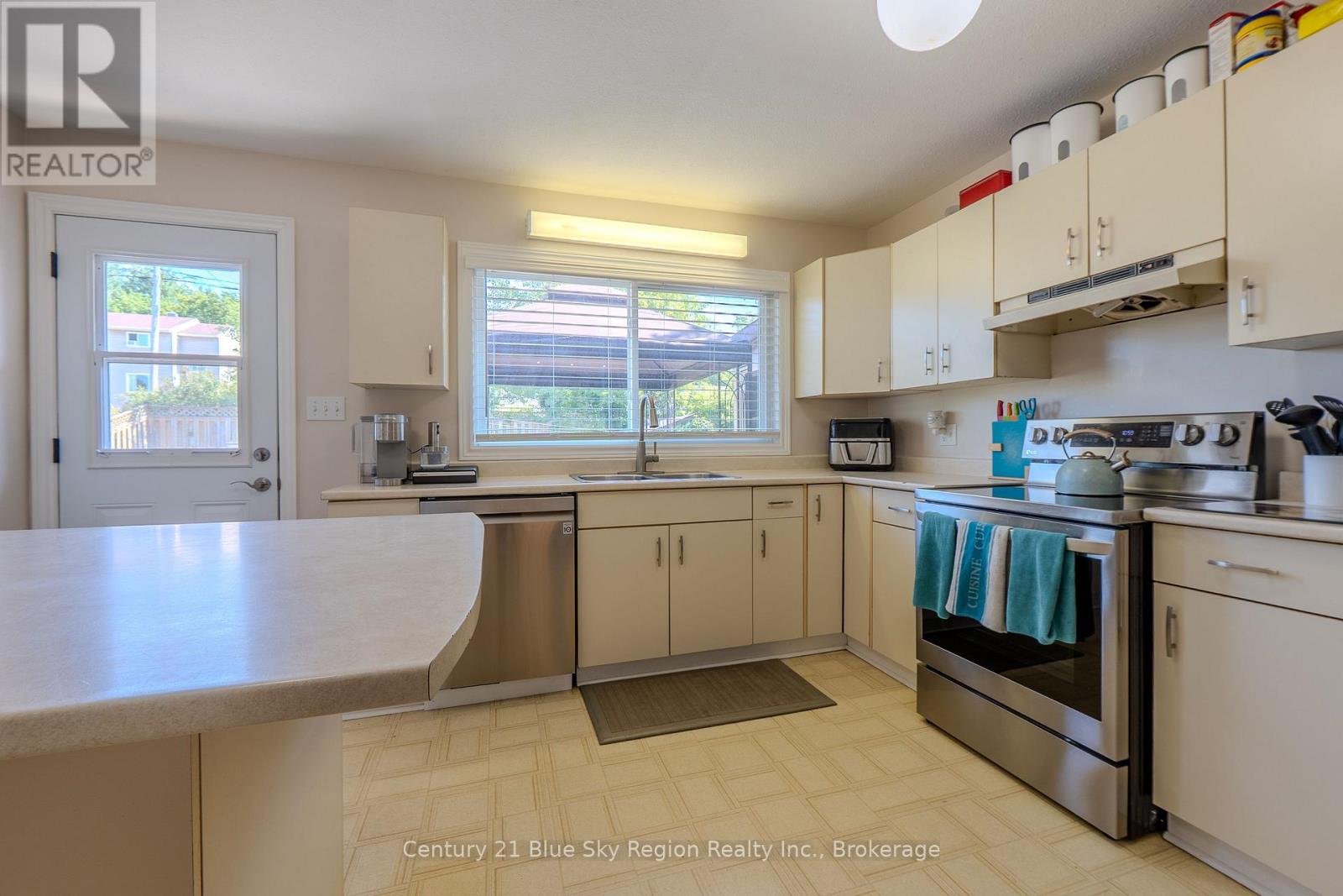 22 TAMERACK AVENUE - 2