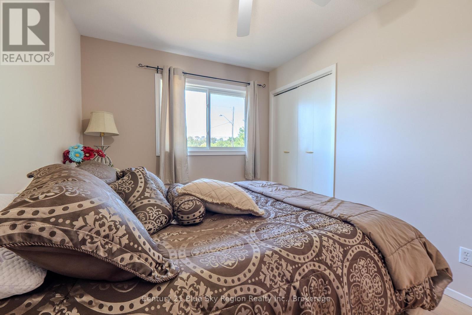 22 TAMERACK AVENUE - 20