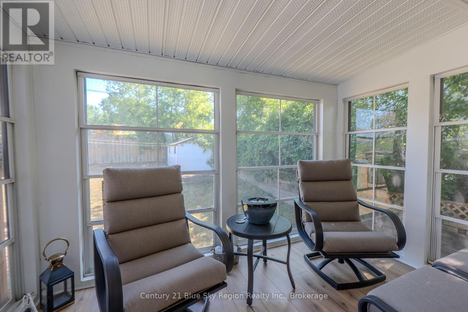22 TAMERACK AVENUE - 23