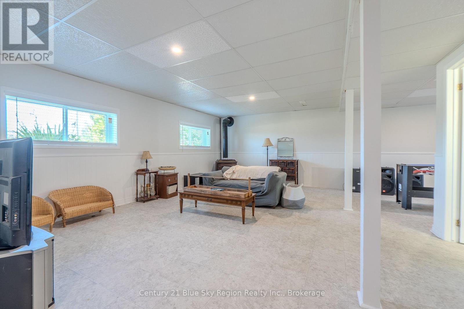 22 TAMERACK AVENUE - 24