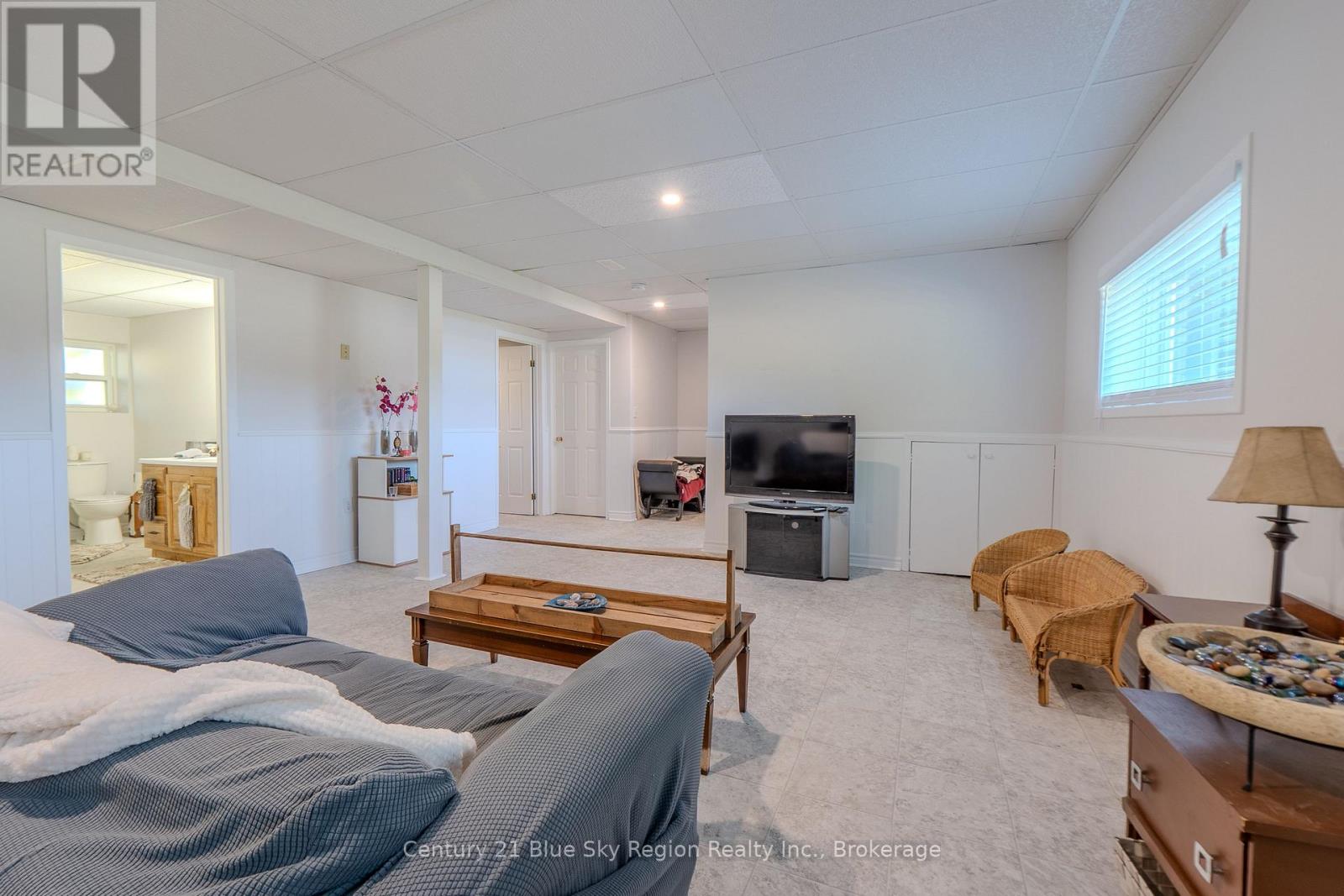 22 TAMERACK AVENUE - 28