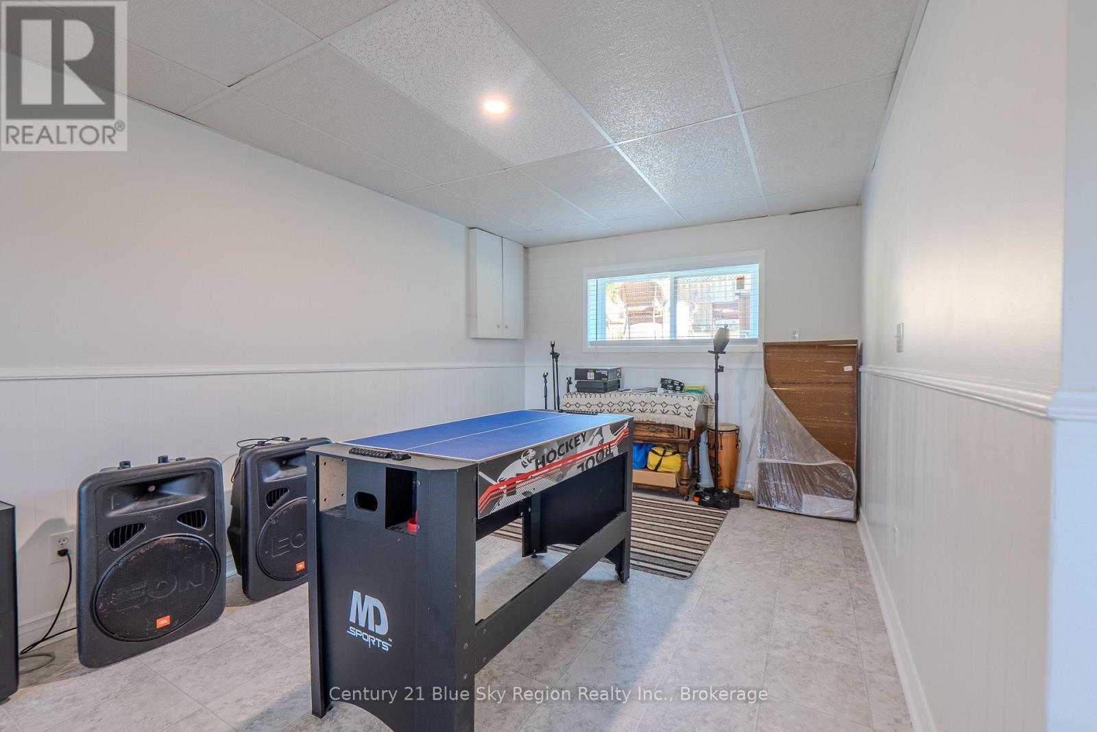 22 TAMERACK AVENUE - 29