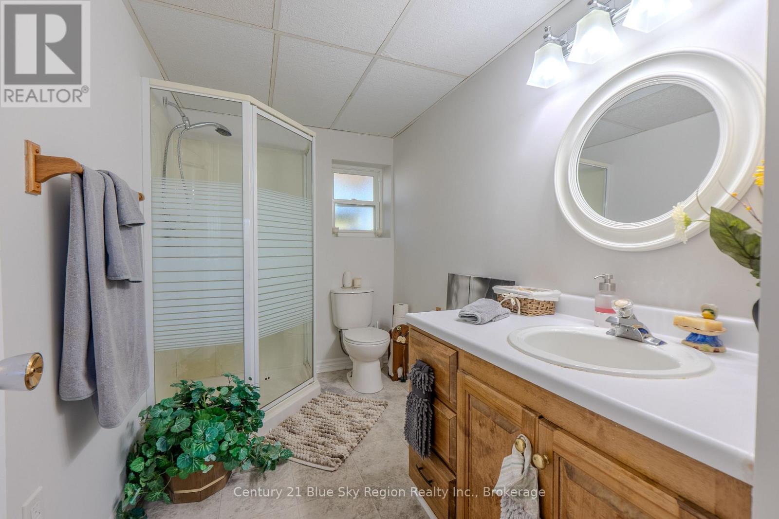 22 TAMERACK AVENUE - 32