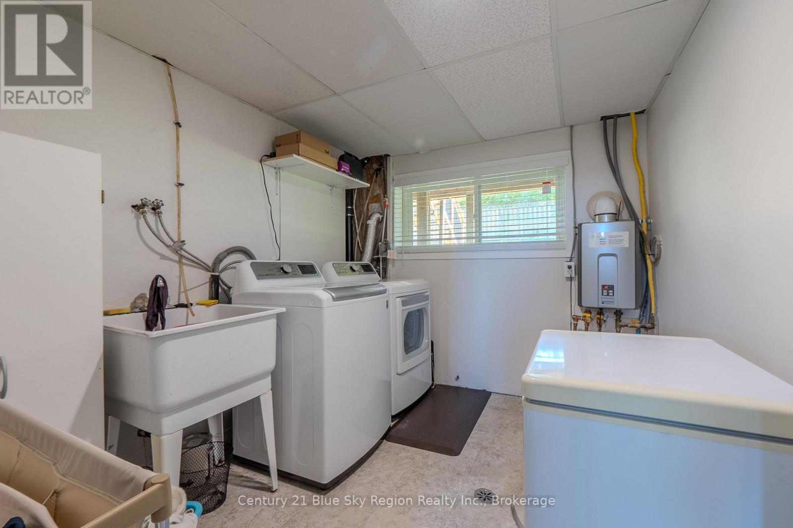 22 TAMERACK AVENUE - 33