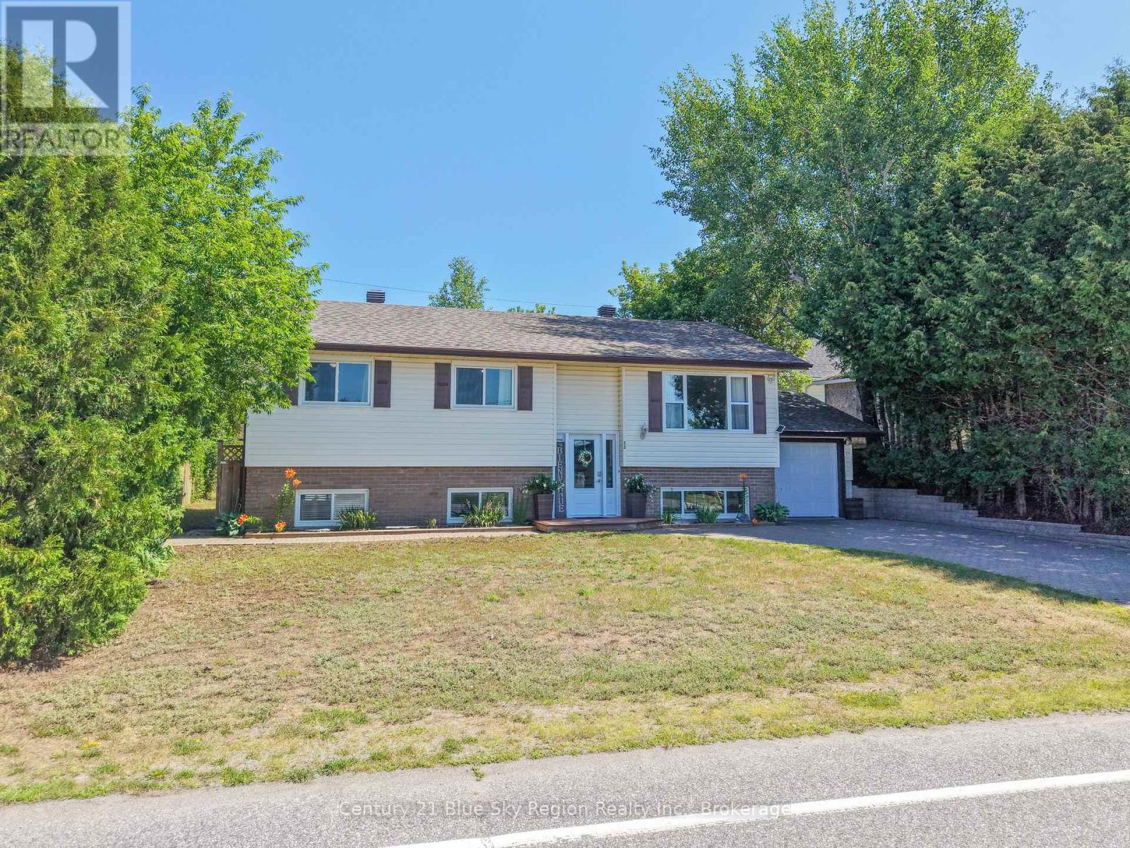 22 TAMERACK AVENUE - 34