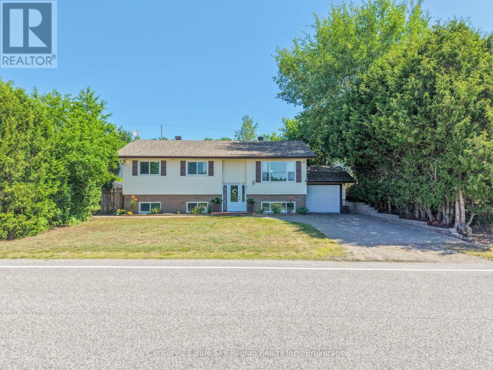 22 TAMERACK AVENUE - 35