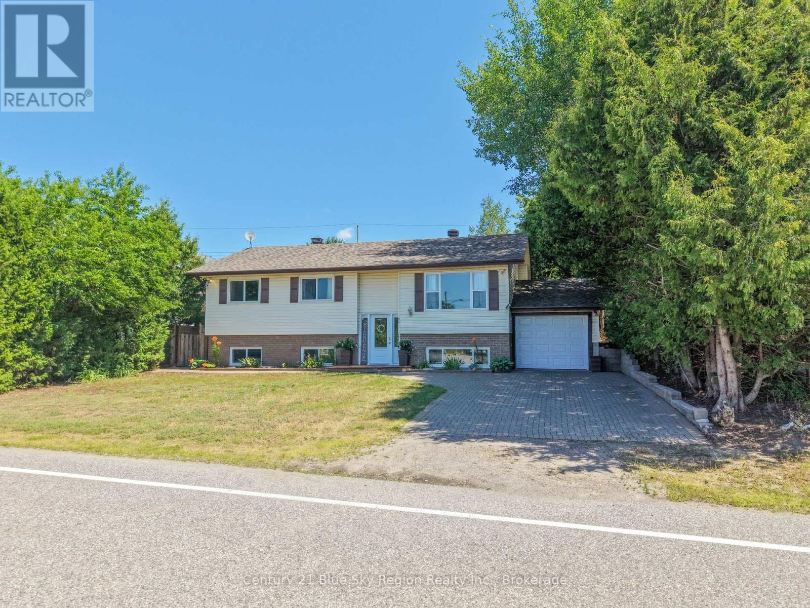 22 TAMERACK AVENUE - 37