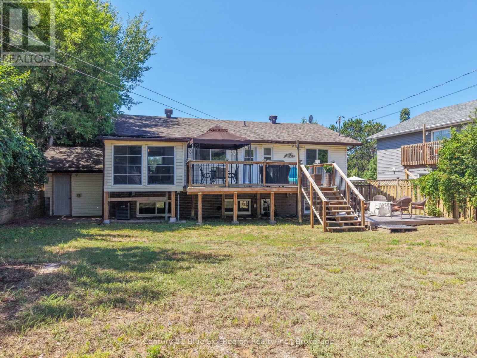 22 TAMERACK AVENUE - 39