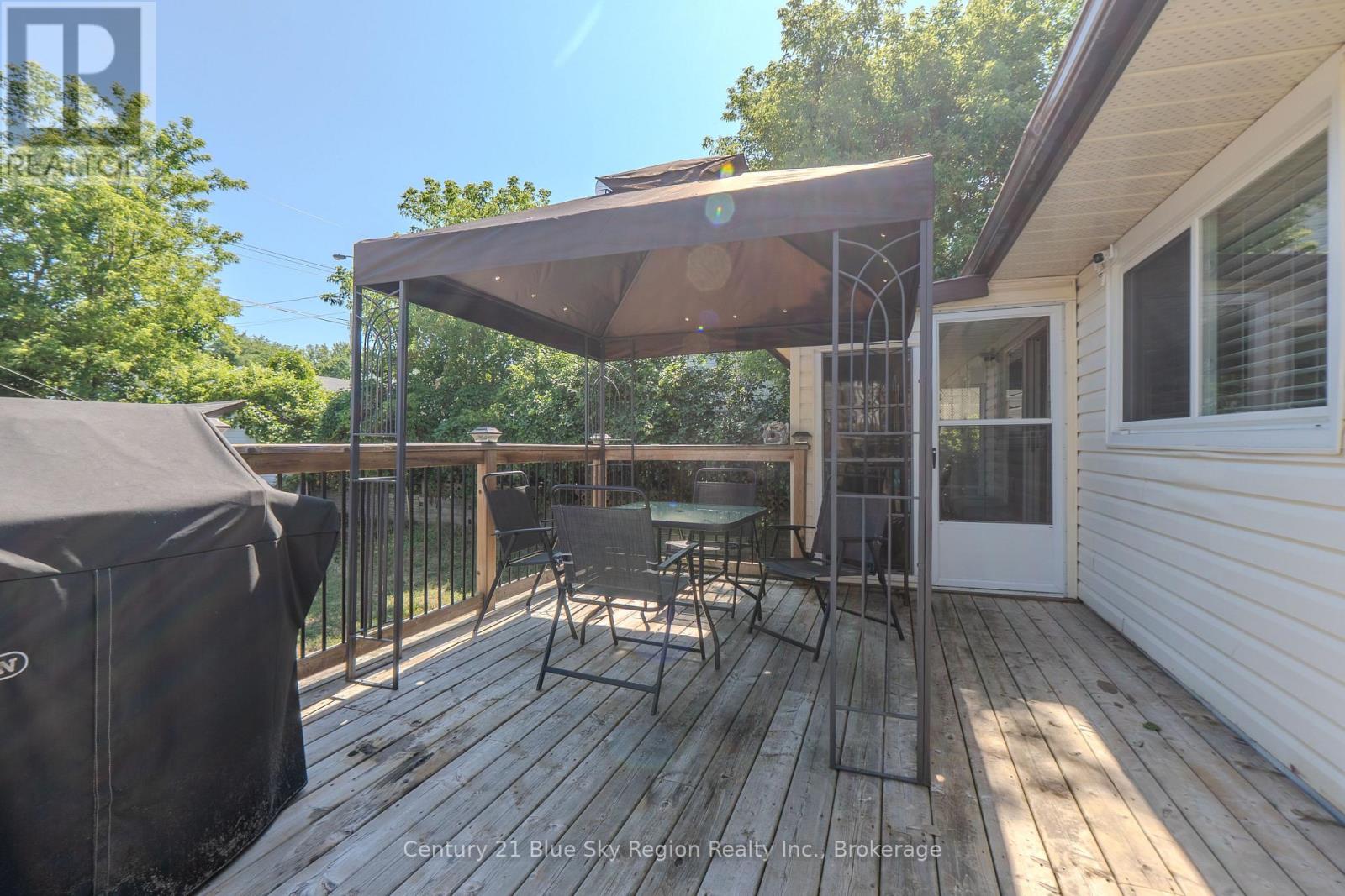 22 TAMERACK AVENUE - 41