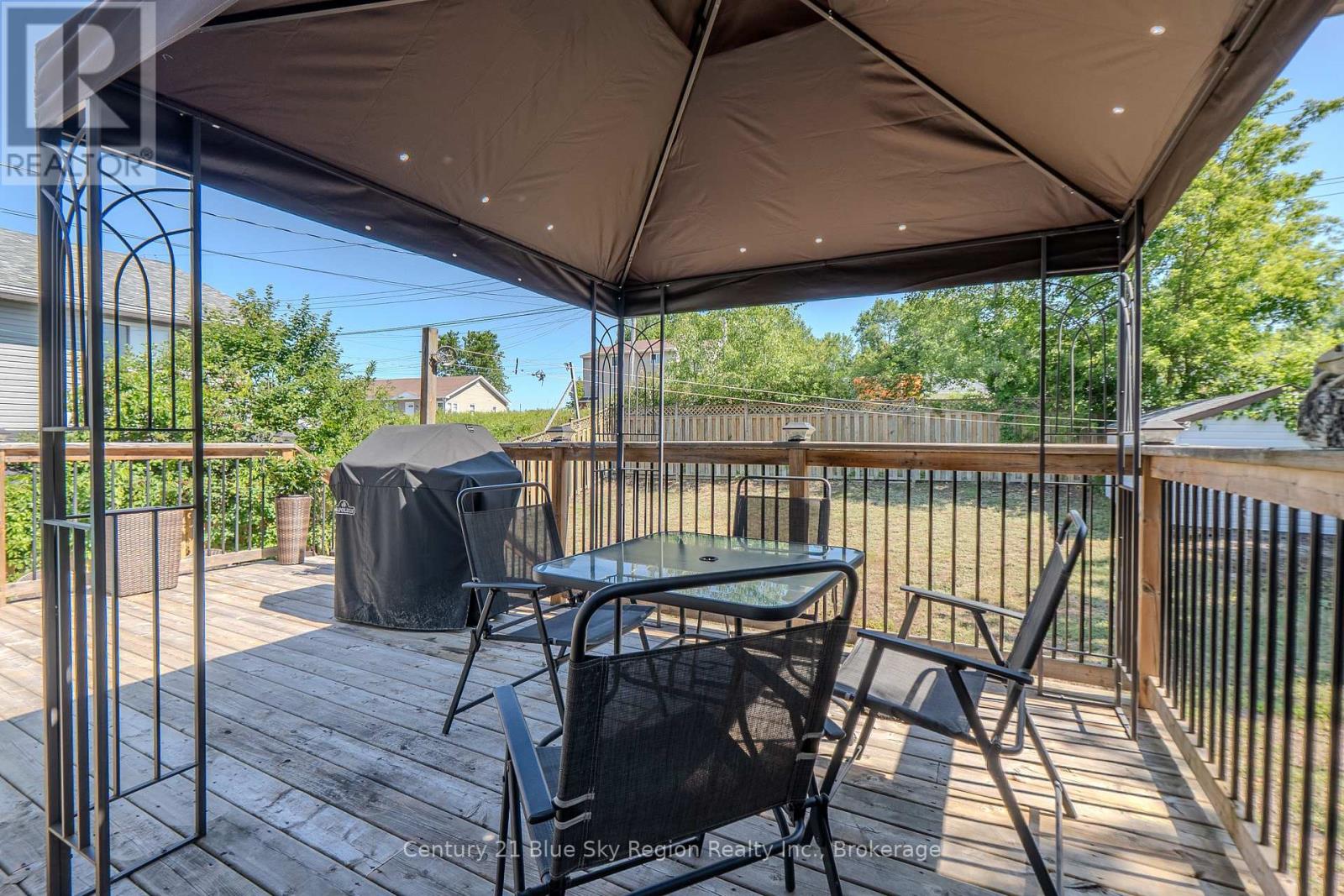 22 TAMERACK AVENUE - 42