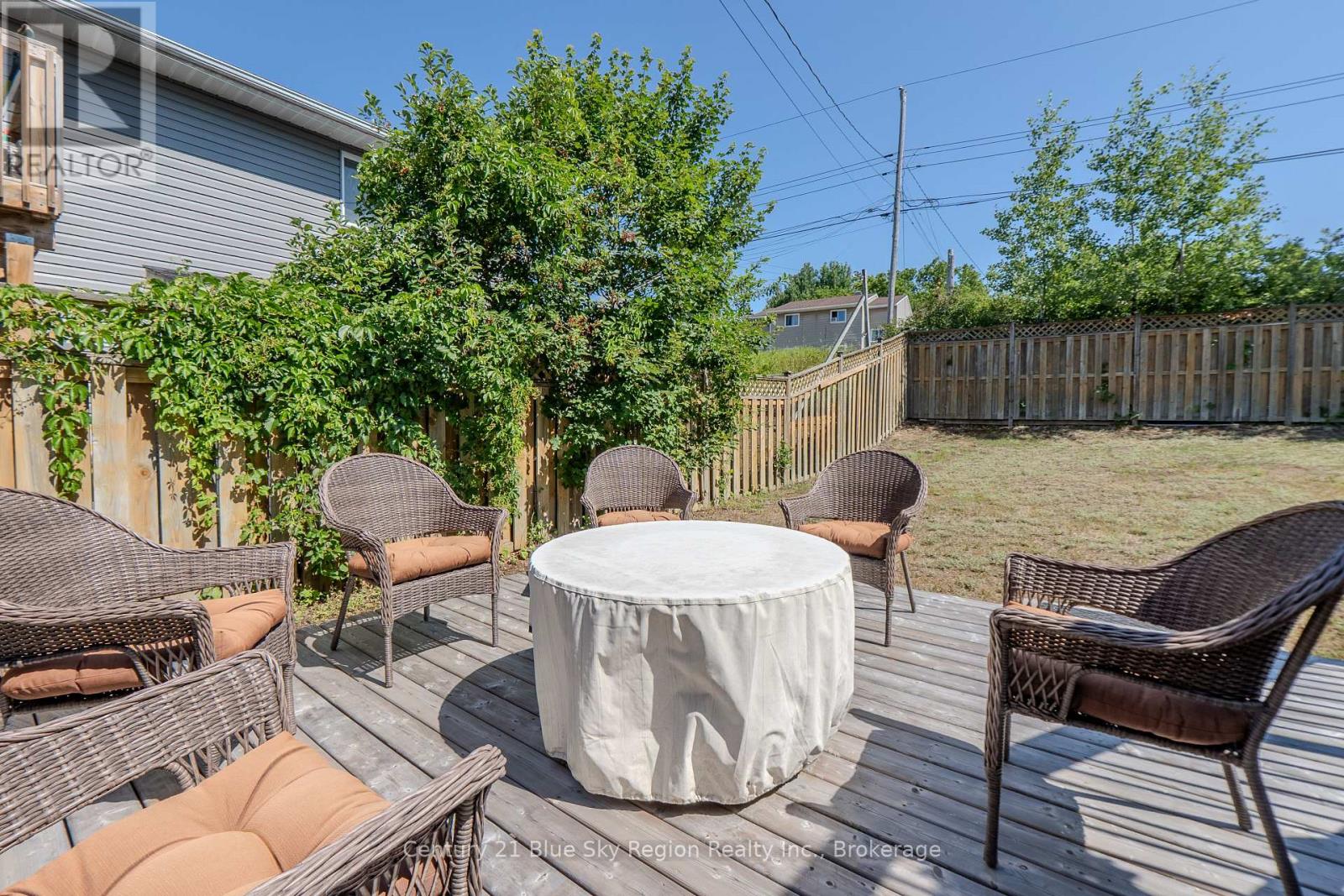 22 TAMERACK AVENUE - 44