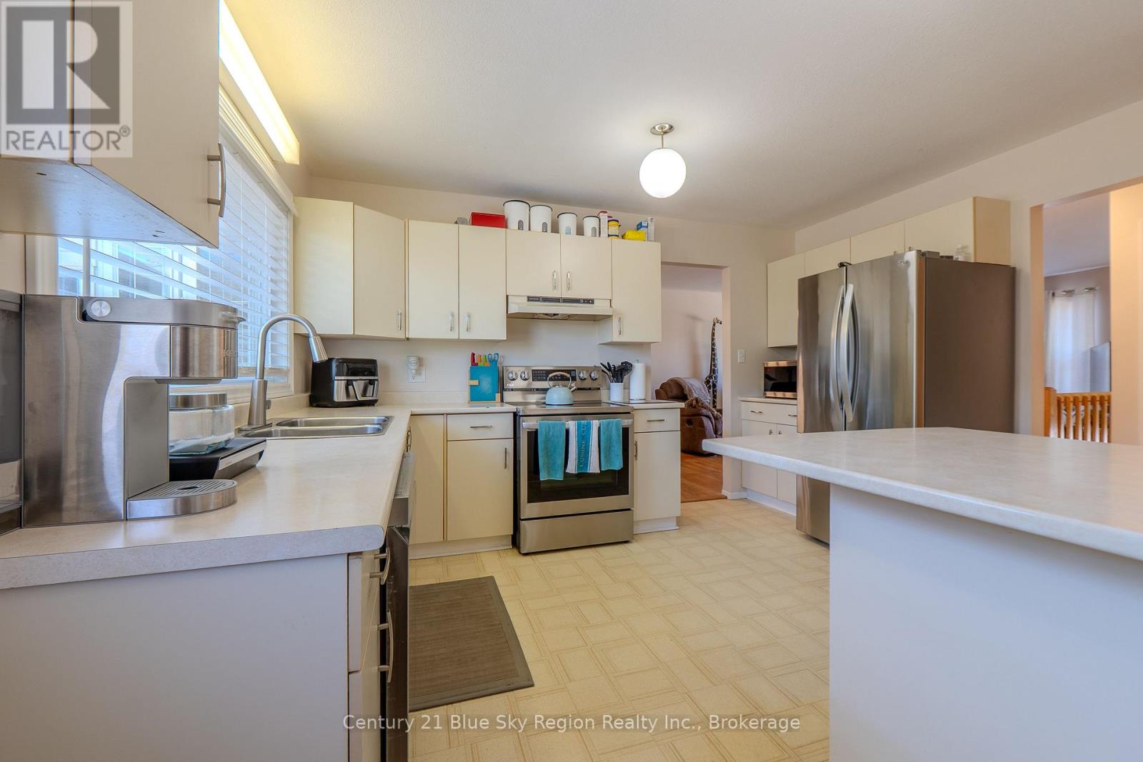 22 TAMERACK AVENUE - 5