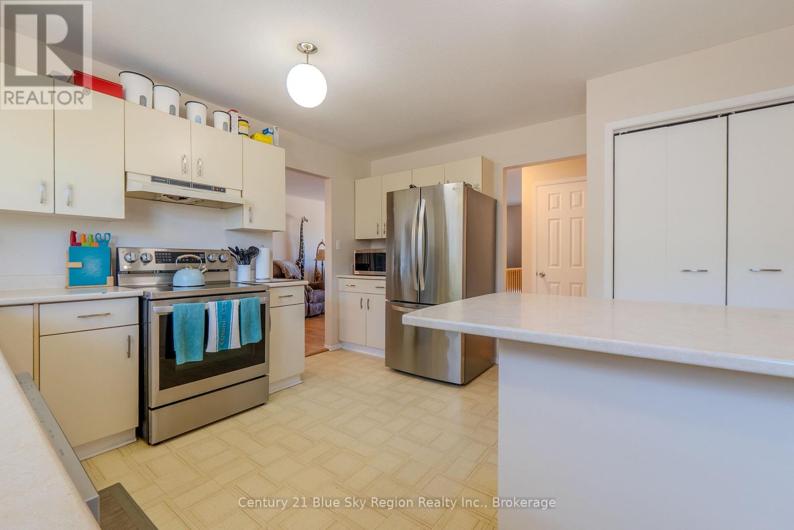 22 TAMERACK AVENUE - 6