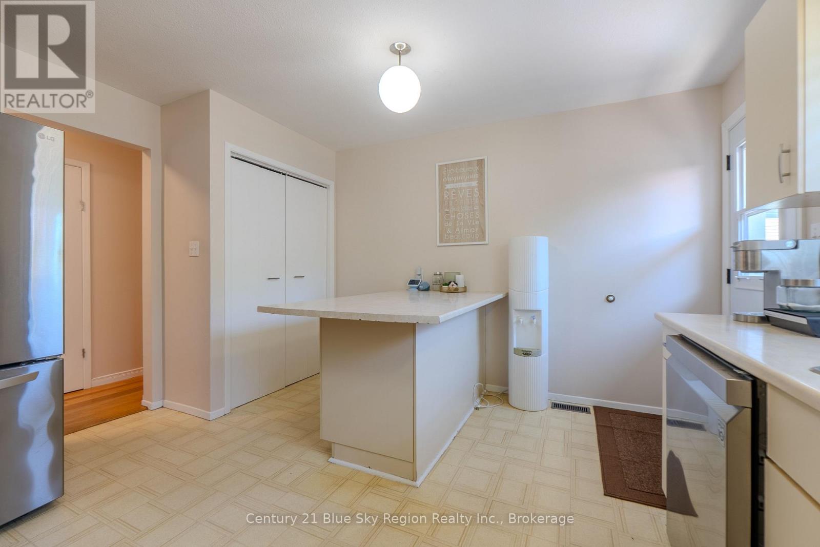 22 TAMERACK AVENUE - 7