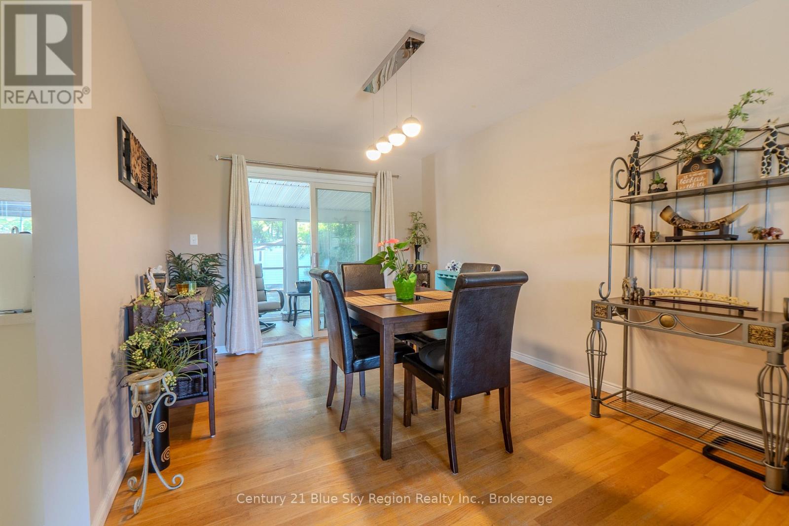 22 TAMERACK AVENUE - 8